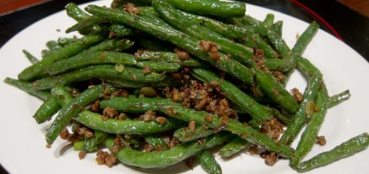 Green Beans with Walnut Parsley Sauce