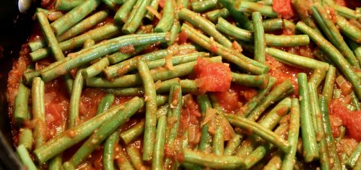 Sautéed Green Beans with Garlic and Tomato