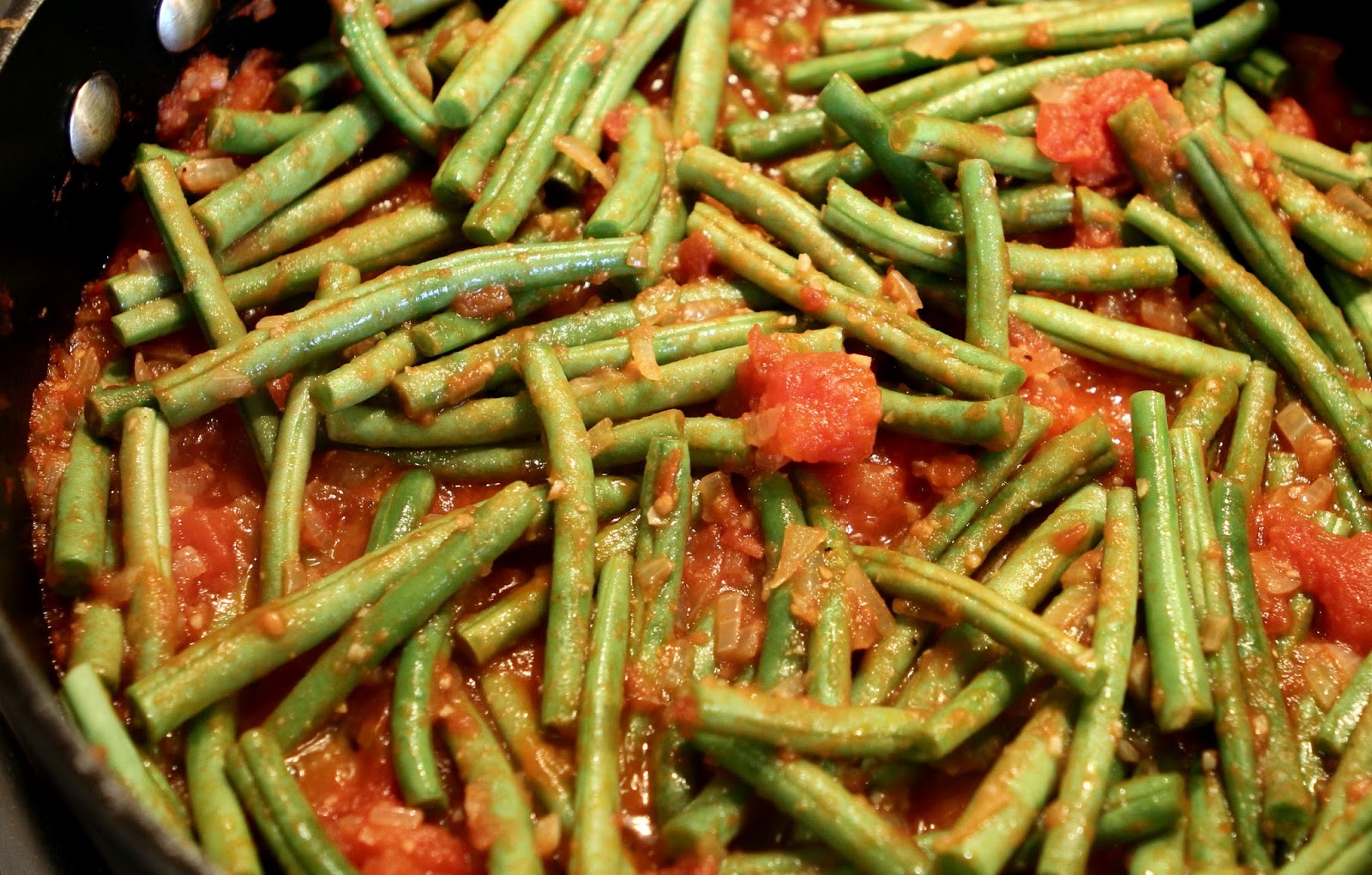 Sautéed Green Beans with Garlic and Tomato