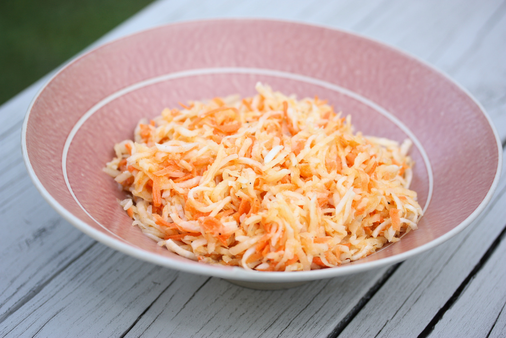 Kohlrabi-Apple Slaw