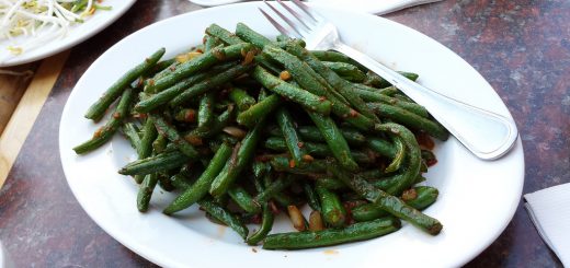 Sautéed Green Beans with Garlic and Herbs