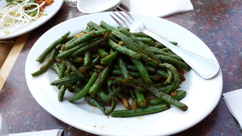 Sautéed Green Beans with Garlic and Herbs