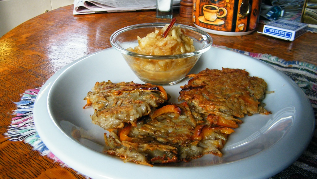 Latkes with Homemade Apple Sauce